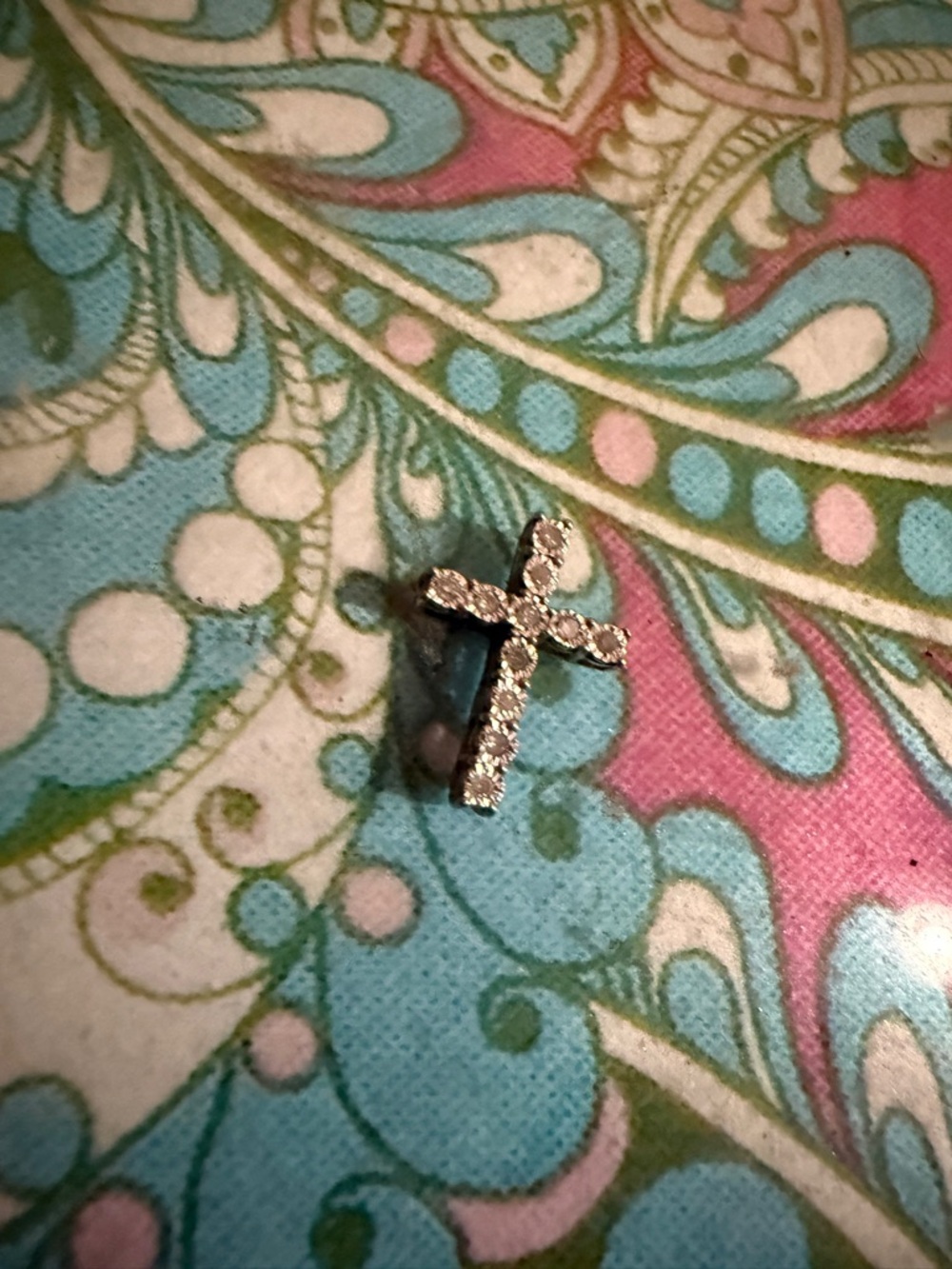 Sterling Silver diamond Cross Pendant - White - Picture 8 of 9